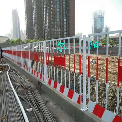 基坑護(hù)欄網(wǎng) 建筑工地安全防護(hù)的關(guān)鍵設(shè)施